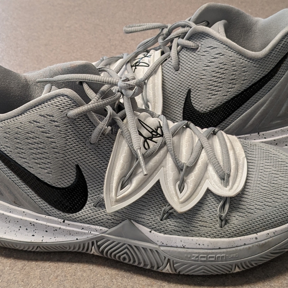 Kyrie 5 Size 10.5 Wolf Grey